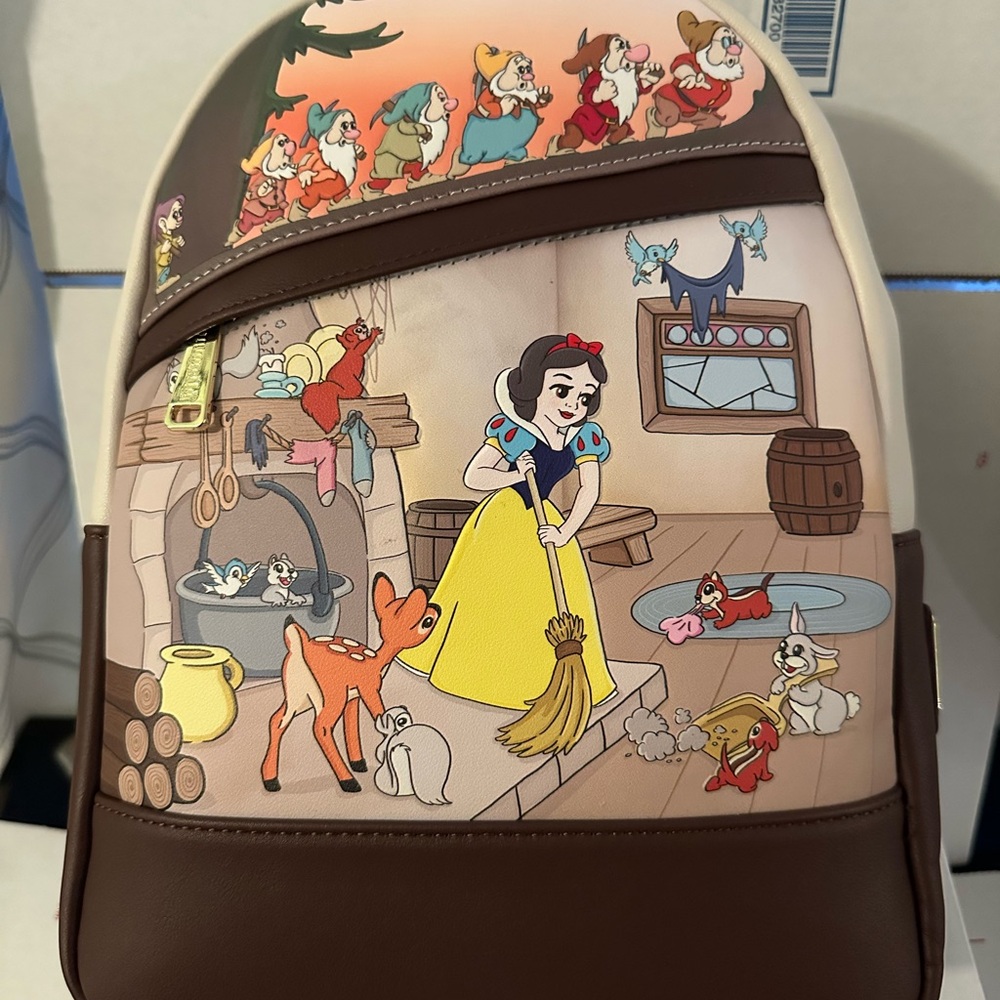 BNWT Disney Loungefly Snow White Mini backpack